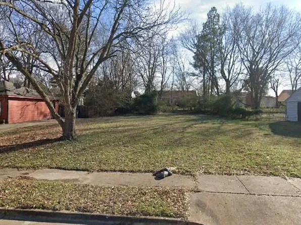 2775 Lake Park Rd, Memphis, TN 38127