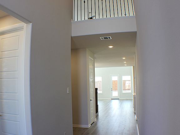 5th image of 14461 Mietner St