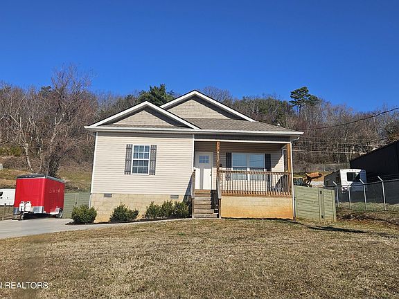 2nd image of 4611 NE Valley View Dr