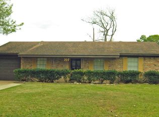 337 N Shanks St, Clute, TX 77531