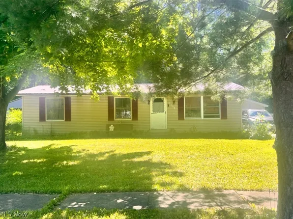 7300 Cliff Dr, Ravenna, OH 44266