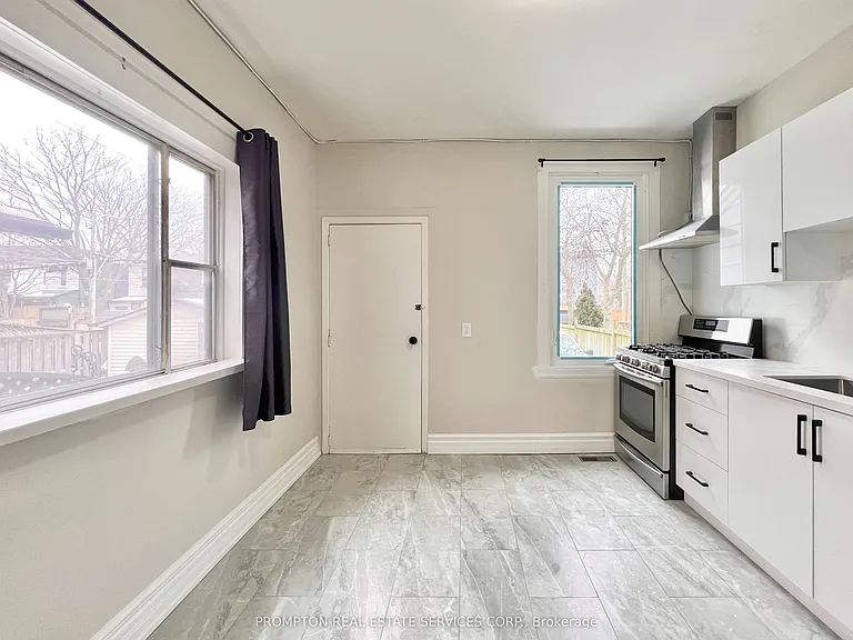 17 Winnifred Ave — Photo 14