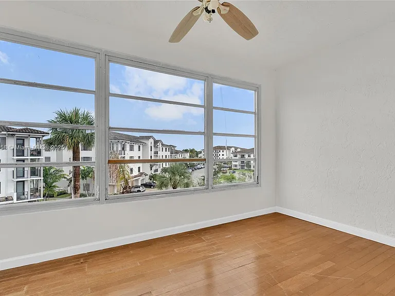 9355 SW 8th St #425 — Photo 12