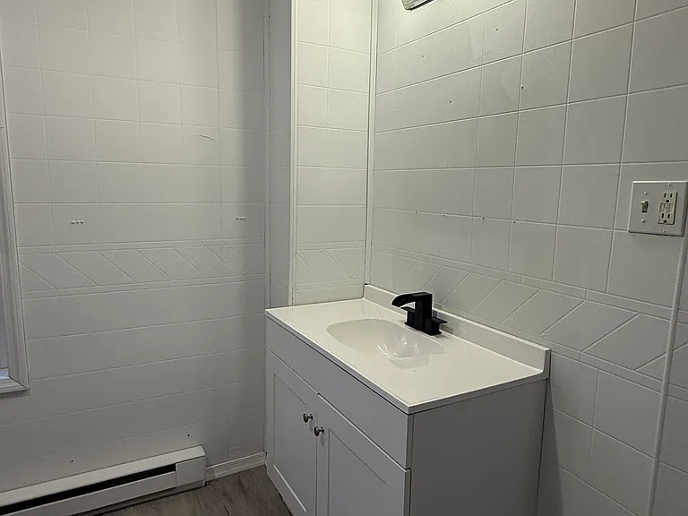 406-408 W Abbott St #1 — Photo 11