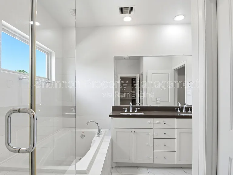 8239 Cambridge St — Photo 21