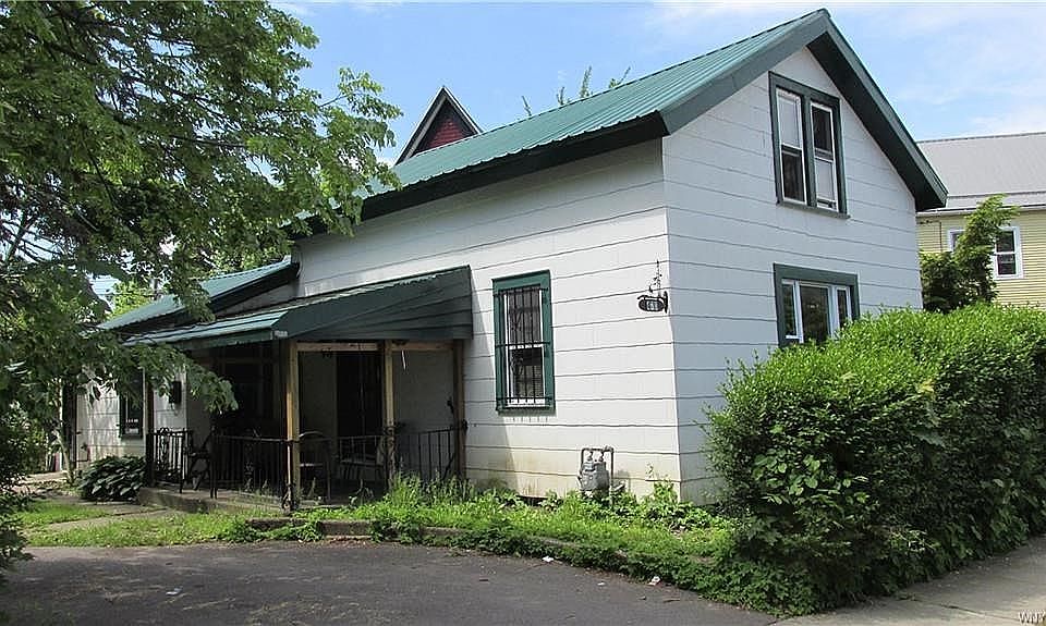 2nd image of 470 W Utica St