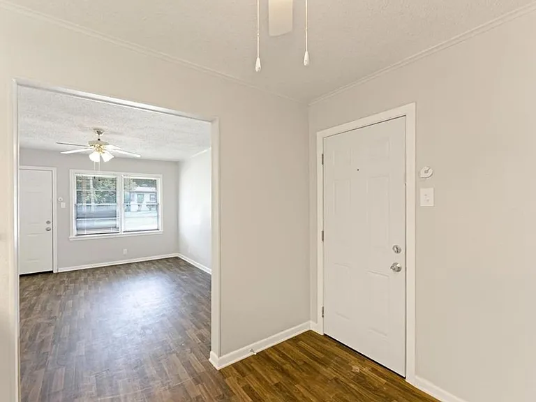 4713 Laverda Dr — Photo 23
