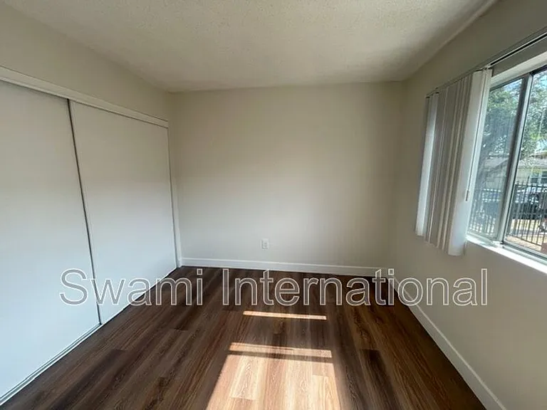 633 E 97th St #1 — Photo 16