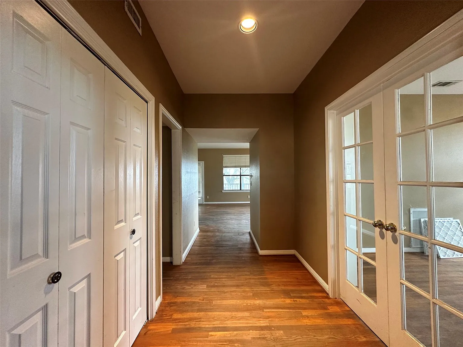 6 bed, 5.0 bath, 4146 sqft, $5,500 — Photo 3