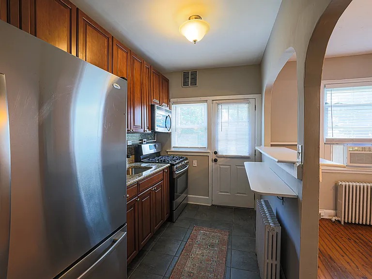 1011 W 42nd St — Photo 15