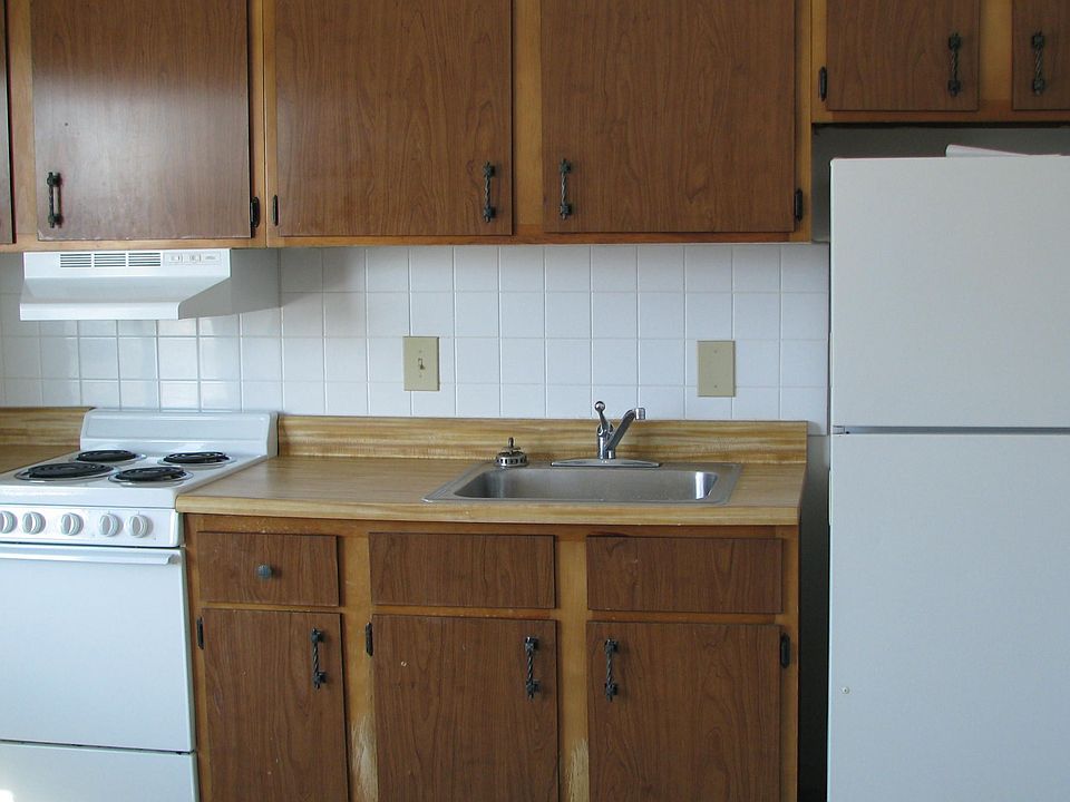 Spacious eat in kitchen