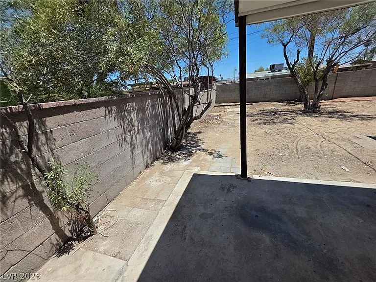 910 Magnolia Ave — Photo 8