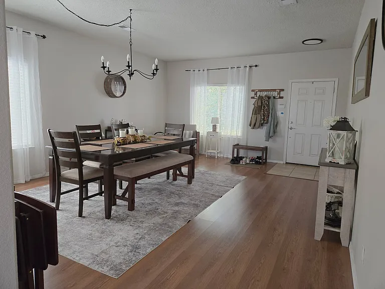 970 Carnival Ct NW — Photo 3