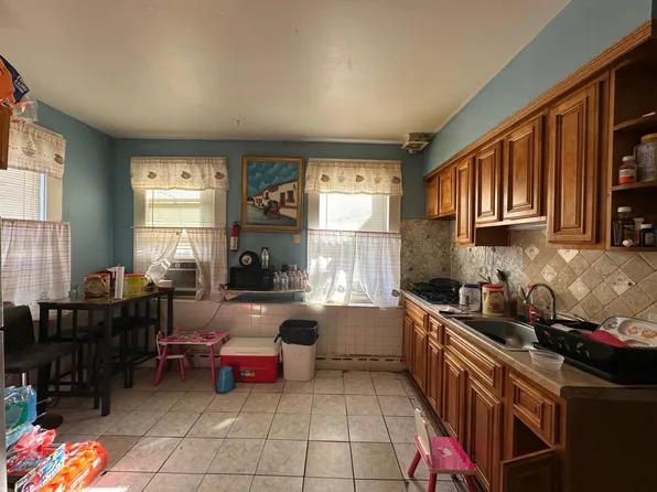 1014 Grand Avenue image 5 of 21