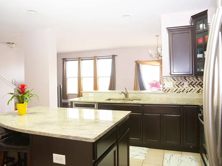 506 Grosvenor Ln — Photo 36