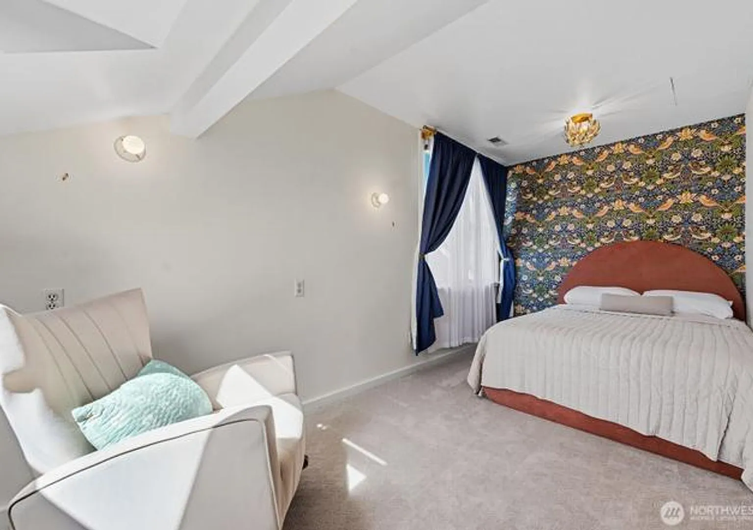 Spacious Ravenna Craftsman! — Photo 4