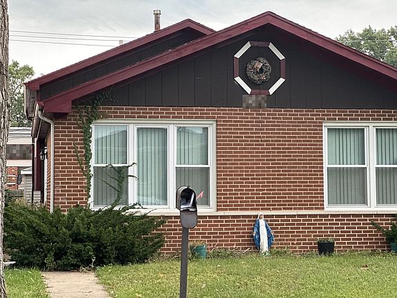 3rd image of 449 Hoxie Ave