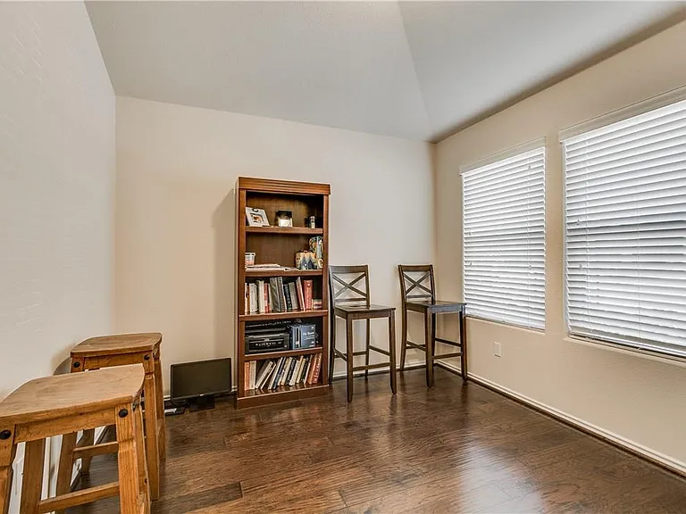 341 Wincliff Dr — Photo 6