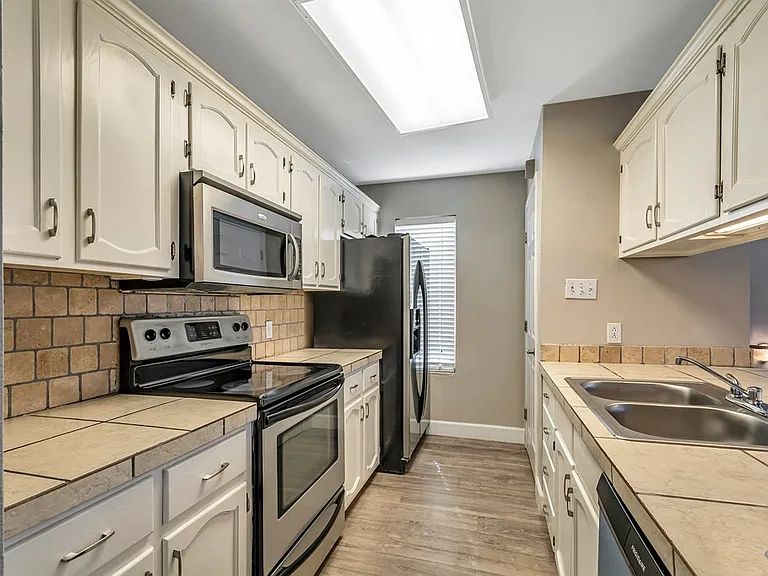 422 W Pecan Ave #D — Photo 15