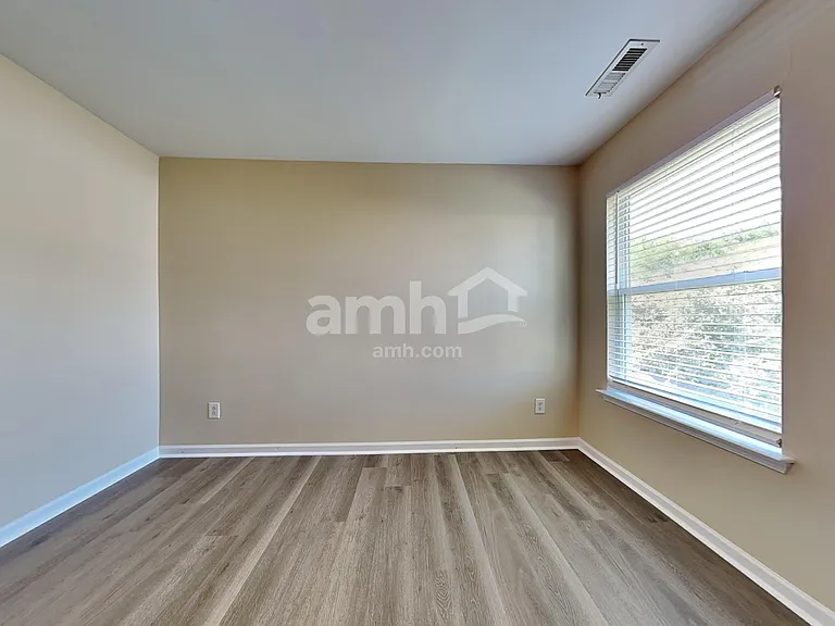 533 Wrayhill Dr — Photo 23