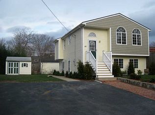 49 Economy Ave, Warwick, RI 02889