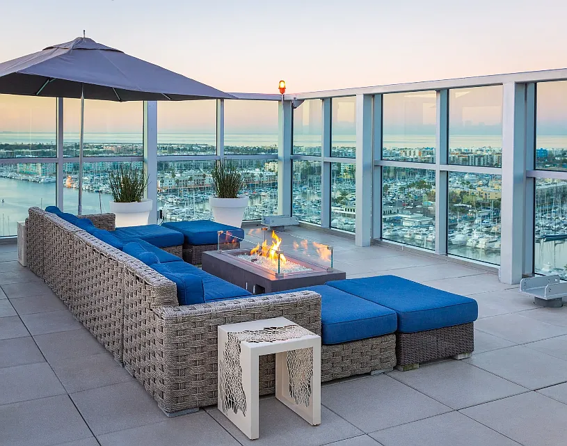 Building Photo - 13700 Marina Pointe Dr #1816