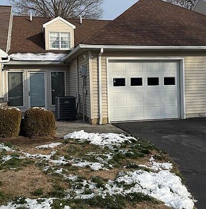 2nd image of 405 Wyndham Ct