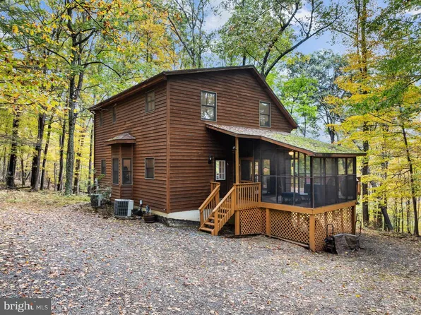 278 Wintergreen Way, Berkeley Springs, WV 25411