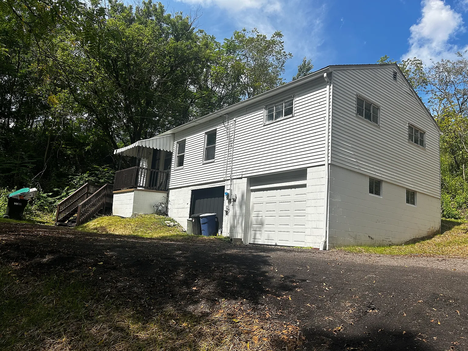3 bed, 1000 sqft, $1,100 — Photo 2