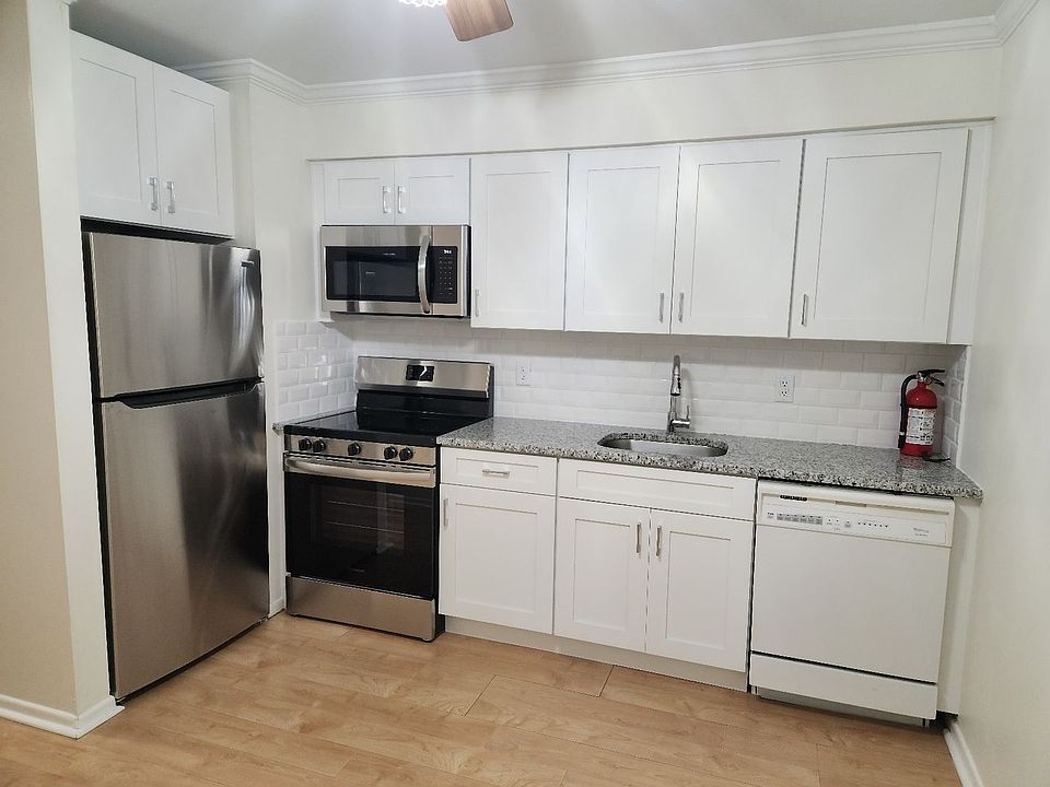 1st image of 22D Avon Dr W