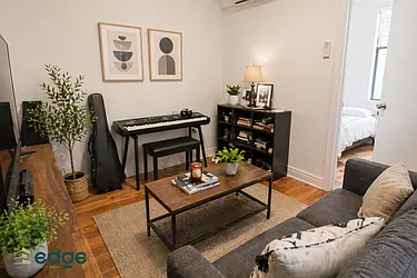 896 Gates Avenue, #4