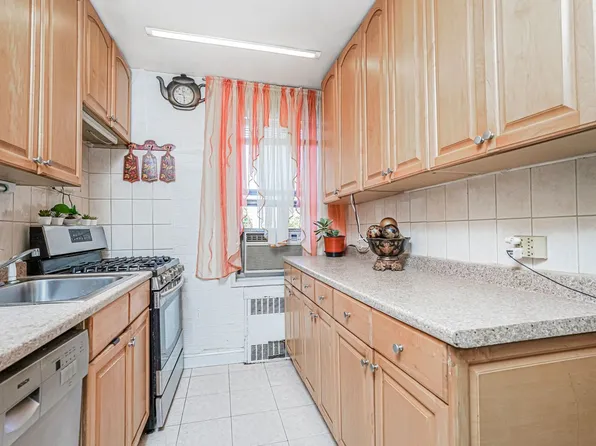 2675 East 7th Street image 3 of 28