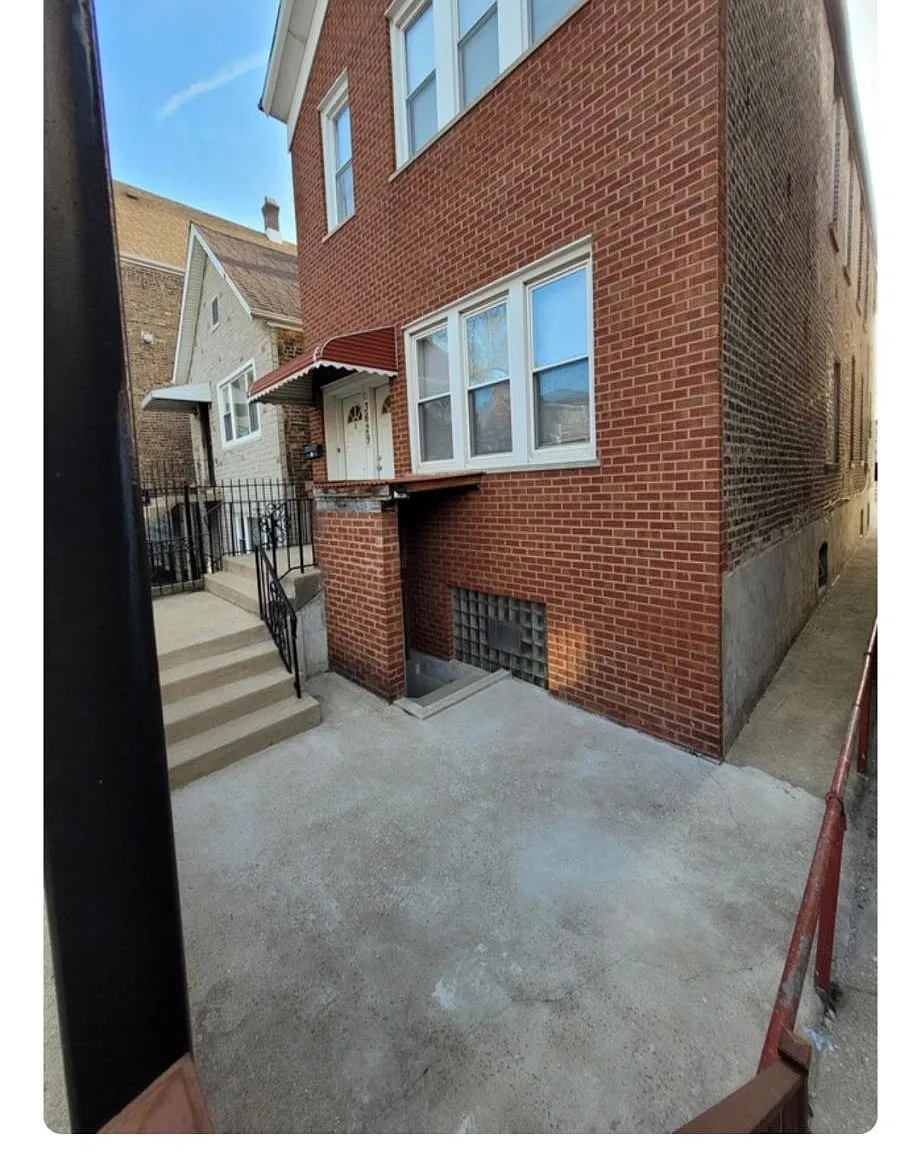 3629 S Hermitage Ave — Photo 2