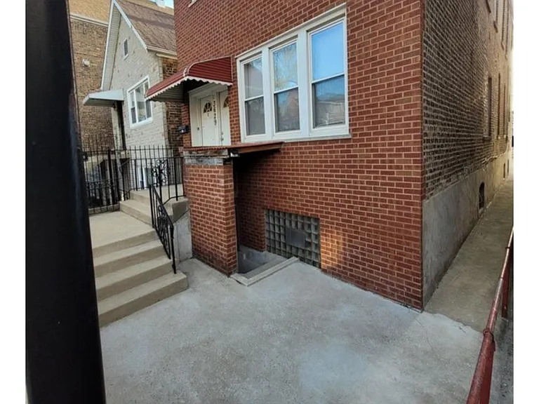 3629 S Hermitage Ave #BASEMENT — Photo 2