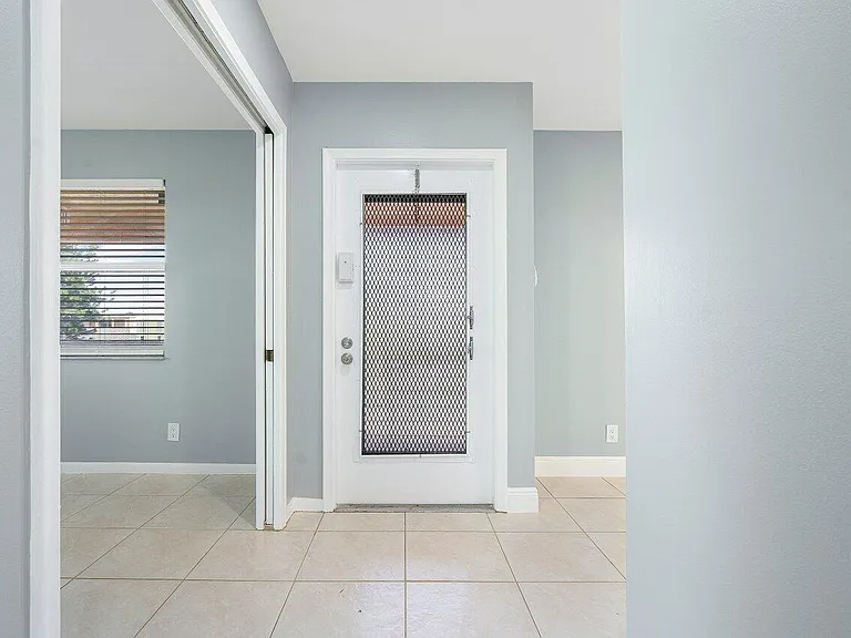 1740 NW 19th Ter #204 — Photo 32