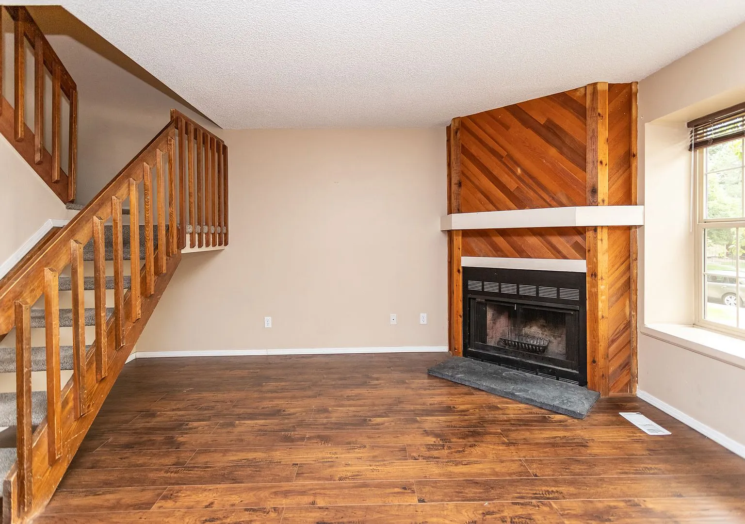 Charming 2 BR/2BA Townhome in Prime Rockrimmon Location! — Photo 4