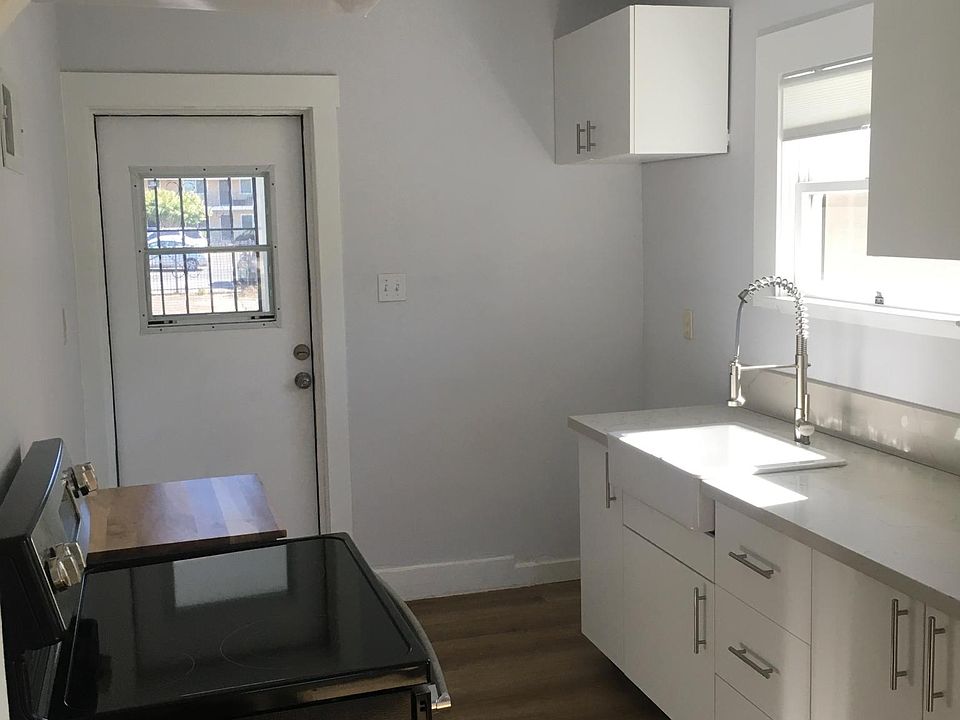 1st image of 918 Douglas Blvd