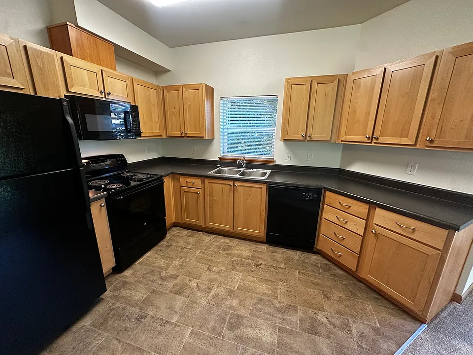 3745 SW Water Ave #104