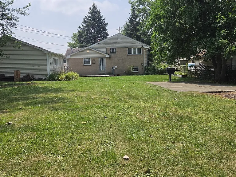 8418 W Crain St — Photo 39