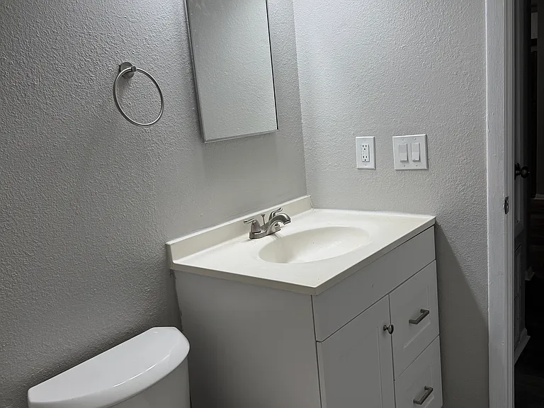 1713 E Idell St #B — Photo 6