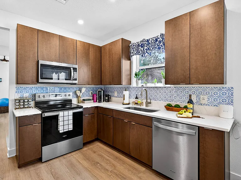 W Cherry St — Photo 14