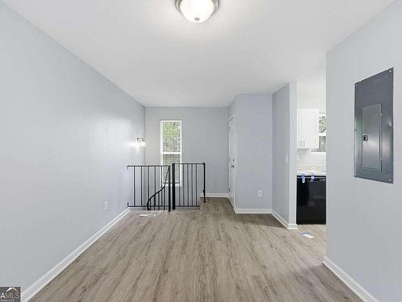 4th image of 6981 Flagstone Dr