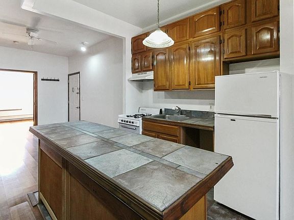 5th image of 245 W 137th St Unit 4B