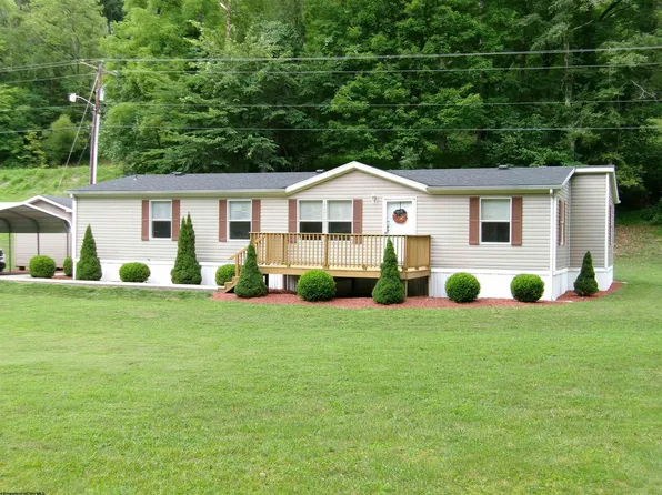 28 Line Dr, Fairmont, WV 26554