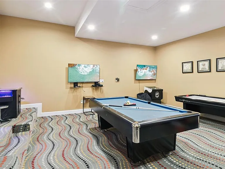 7423 Sparkling Ct — Photo 10