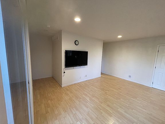 4th image of 2806 Iolani St