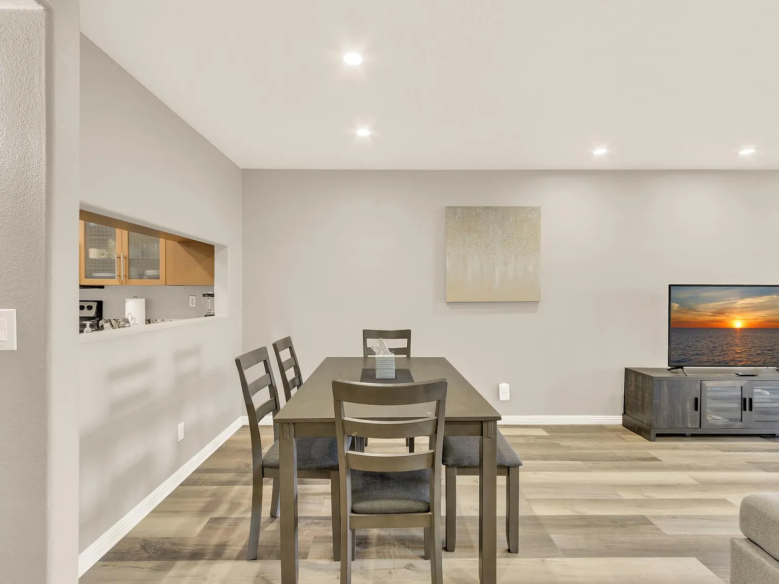 1320 E Barbara Dr — Photo 2