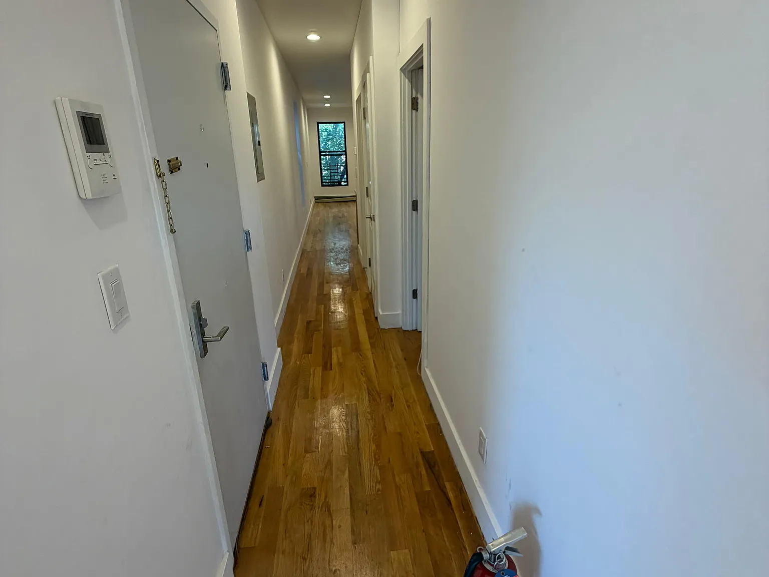 3 bed, 1000 sqft, $3,753 — Photo 4