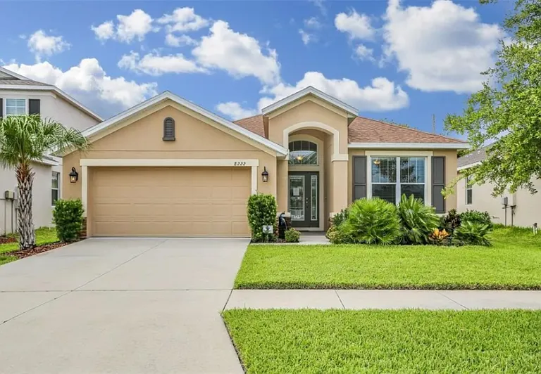 8222 Willow Beach Dr — Photo 2