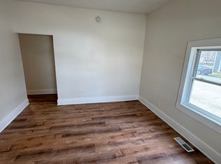 100 W 2nd St, London, OH 43140